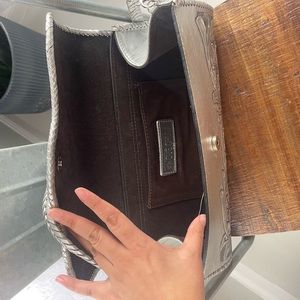 Que chula silver purse